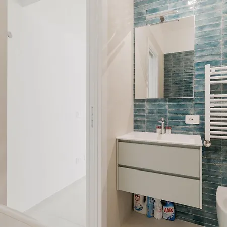 Guesthost - Bright Bocconi Apartman