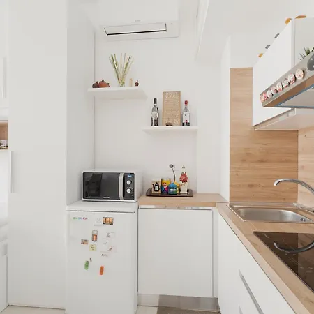 Guesthost - Bright Bocconi Apartman Milánó