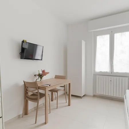 Guesthost - Bright Bocconi Milánó