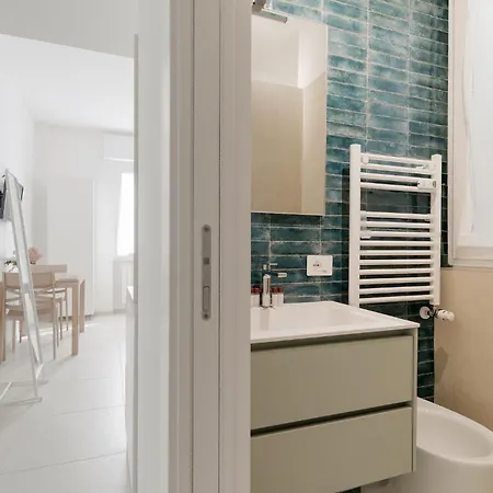 Guesthost - Bright Bocconi Apartman Milánó