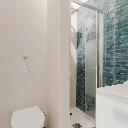 Guesthost - Bright Bocconi Apartman