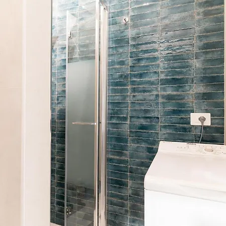 Guesthost - Bright Bocconi * Milánó