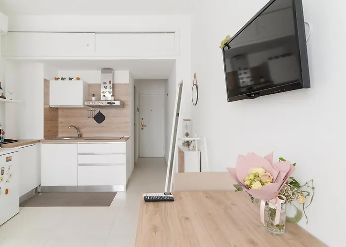 Guesthost - Bright Bocconi Apartmán *